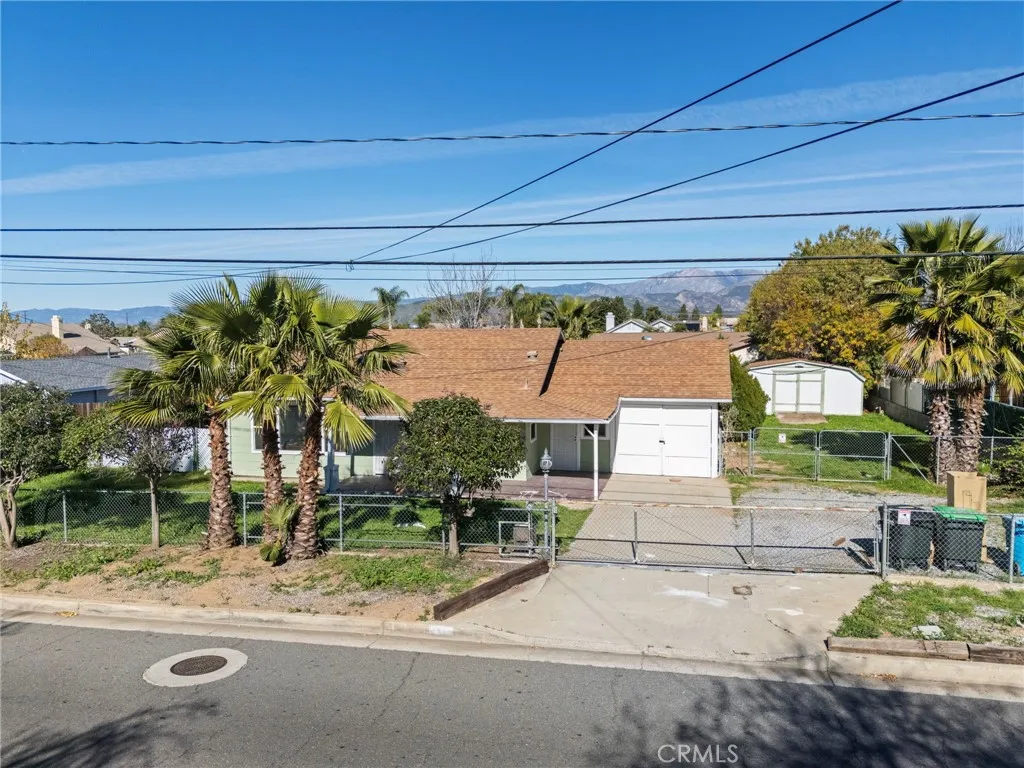 340 W Avenue L, Calimesa, California 92320 home-pic-28