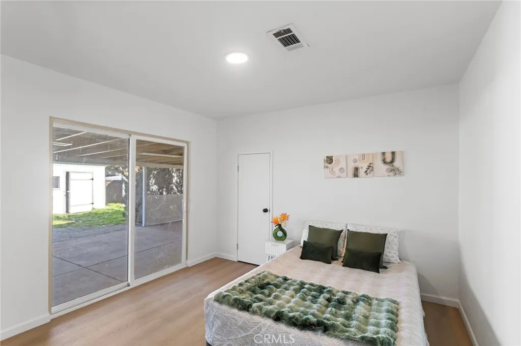 340 W Avenue L, Calimesa, California 92320 home-pic-15