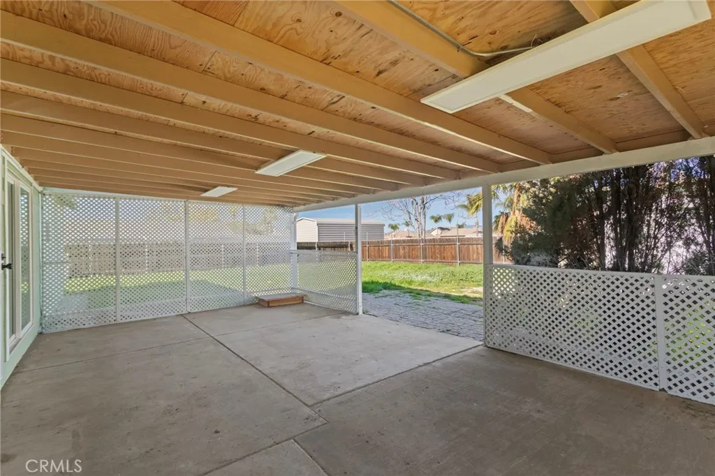340 W Avenue L, Calimesa, California 92320 home-pic-21