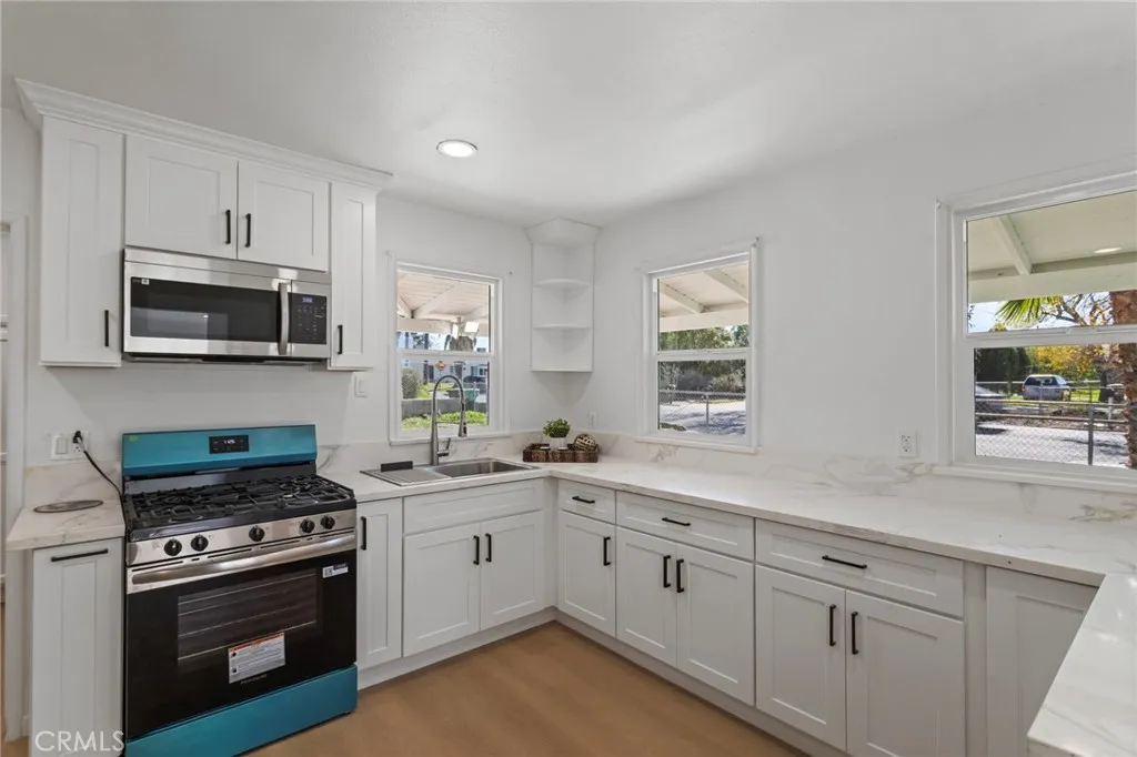 340 W Avenue L, Calimesa, California 92320 home-pic-7