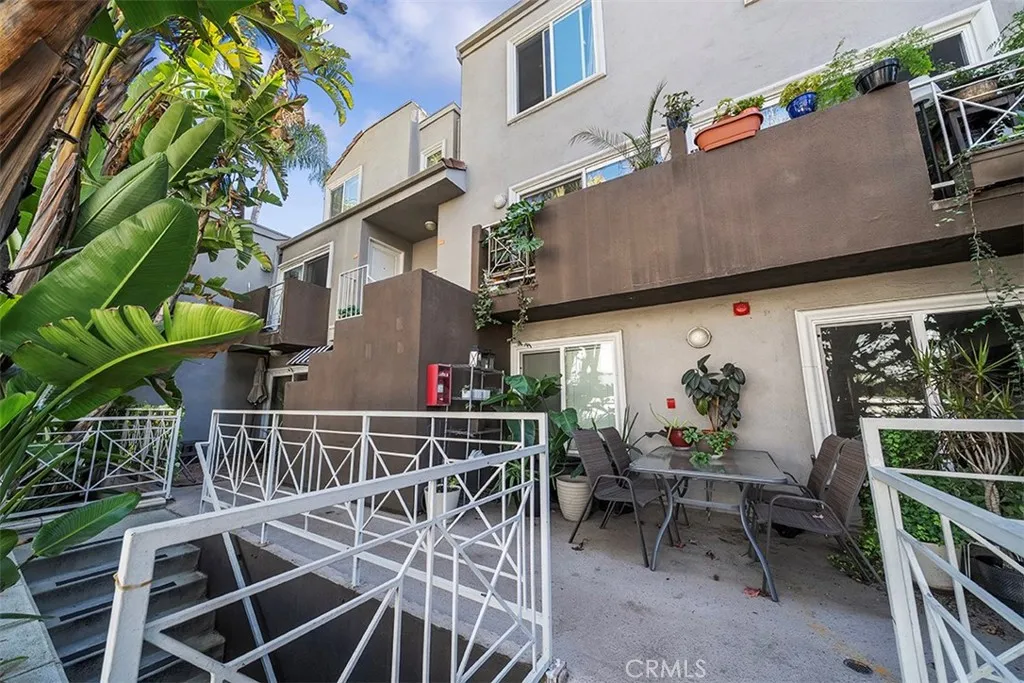 355 N Maple Street 245, Burbank, California 91505 home-pic-22