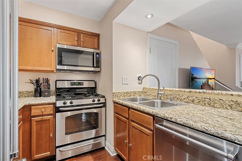 355 N Maple Street 245, Burbank, California 91505 home-pic-7