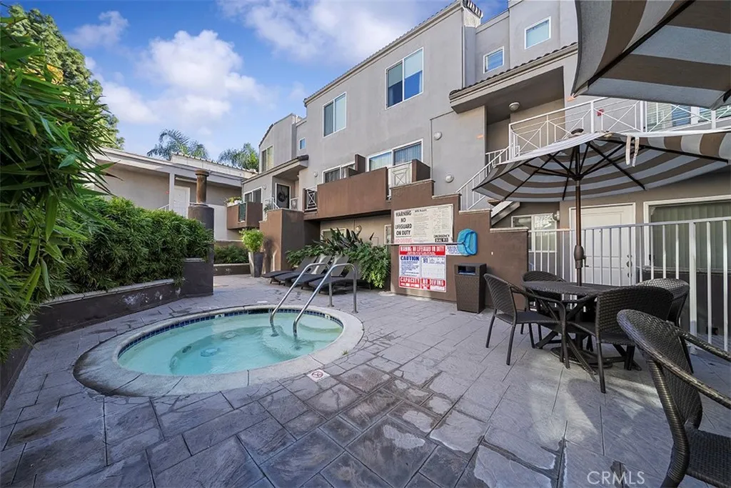 355 N Maple Street 245, Burbank, California 91505 home-pic-24