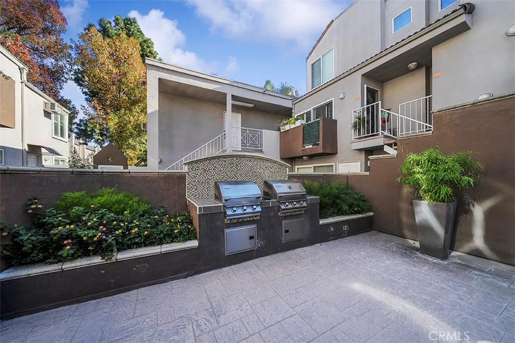 355 N Maple Street 245, Burbank, California 91505 home-pic-23