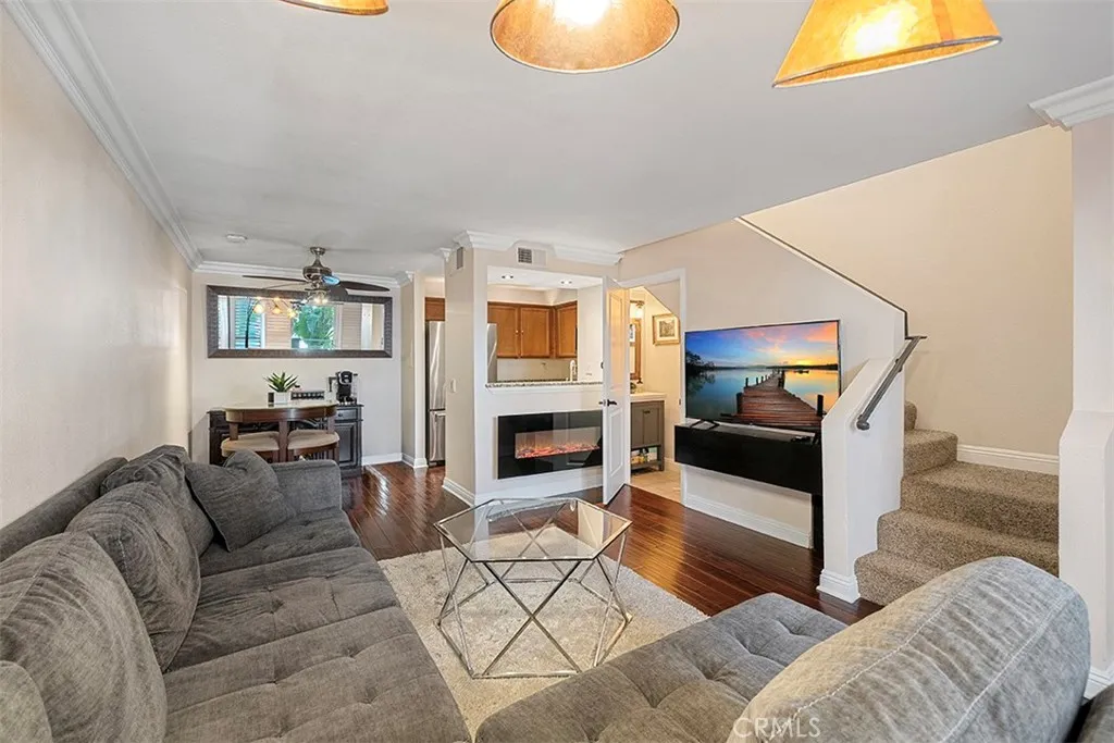 355 N Maple Street 245, Burbank, California 91505 home-pic-4