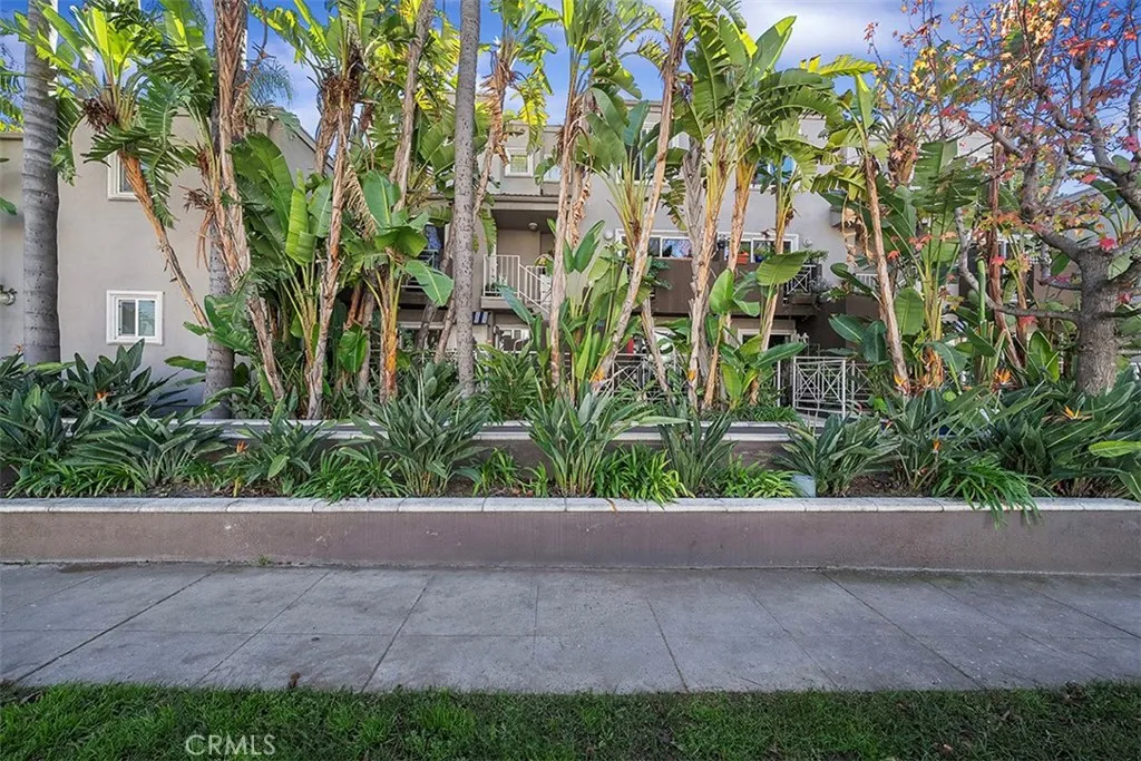355 N Maple Street 245, Burbank, California 91505 home-pic-28