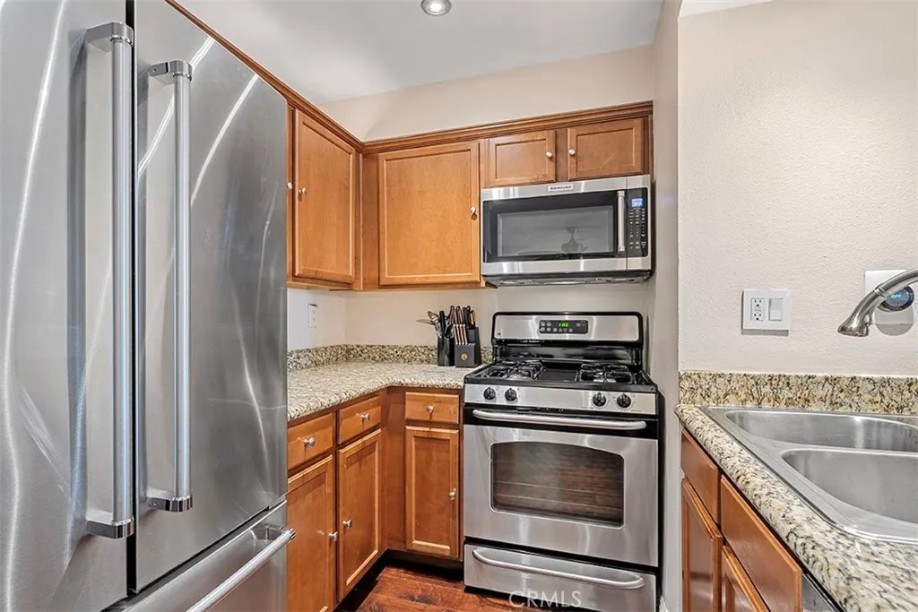 355 N Maple Street 245, Burbank, California 91505 home-pic-8