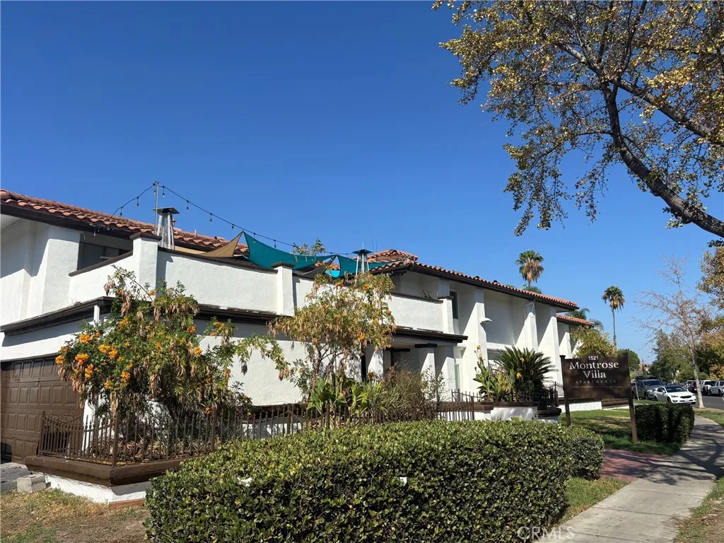 1521 E Canfield