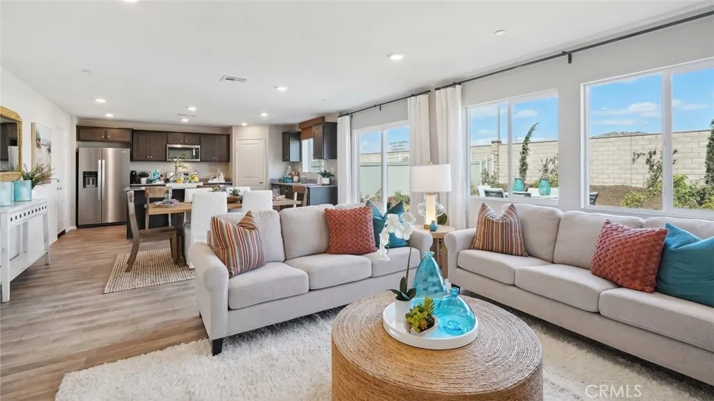 31104 Southern Oak Drive, Winchester, California 92596 home-pic-2