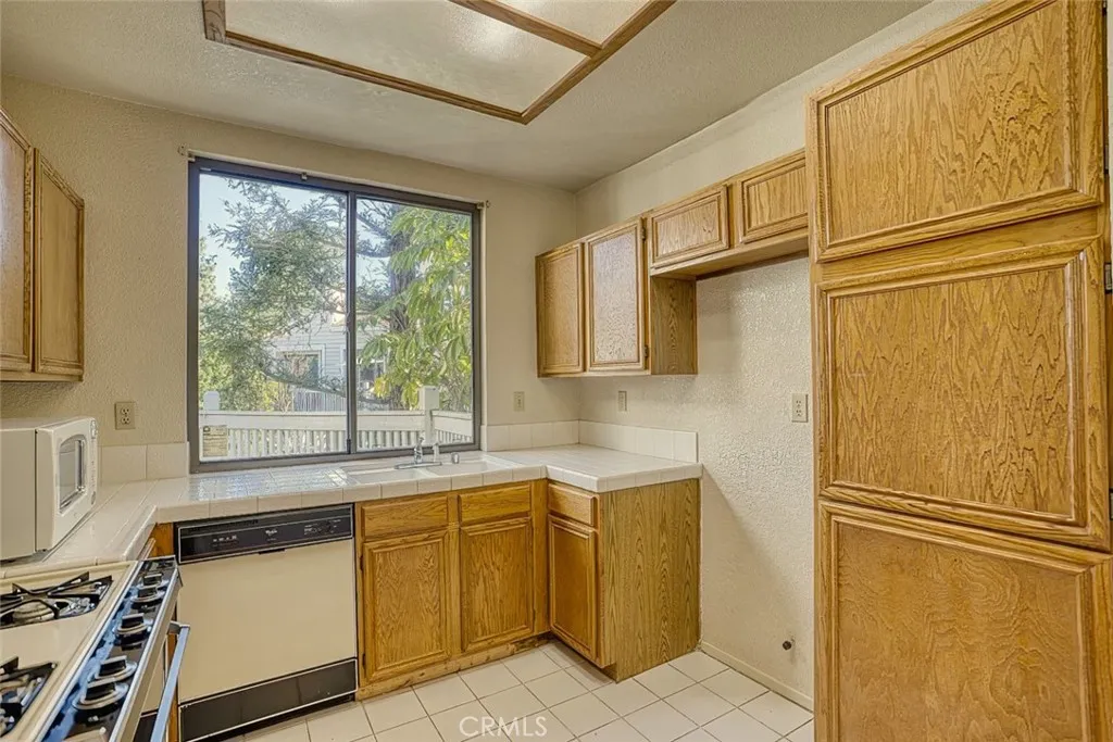 4900 N Grand Avenue 212, Covina, California 91724 home-pic-10