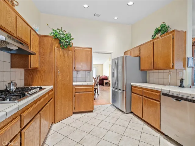Kitchen to Dinning area