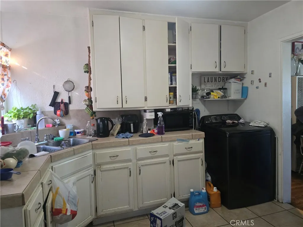 301 W Magnolia Street, Compton, California 90220 home-pic-7