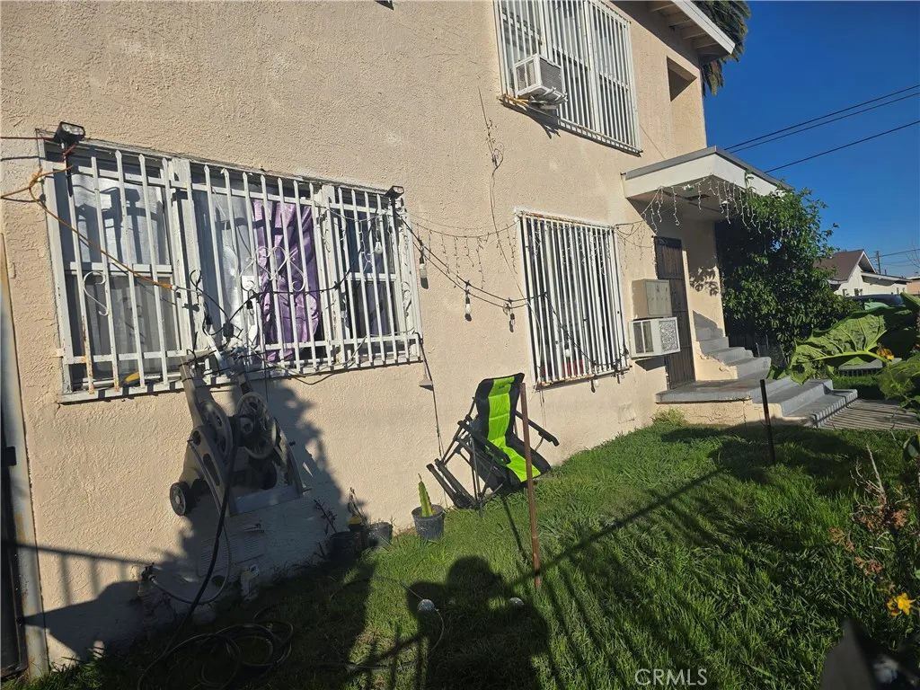 301 W Magnolia Street, Compton, California 90220 home-pic-20