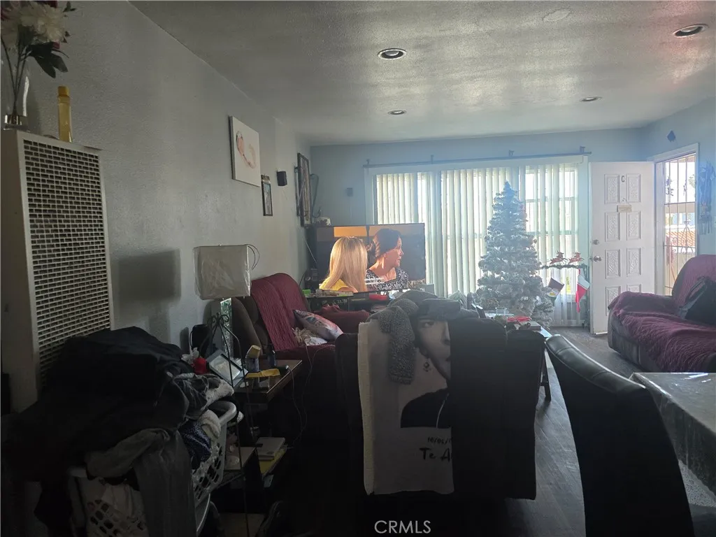 301 W Magnolia Street, Compton, California 90220 home-pic-5
