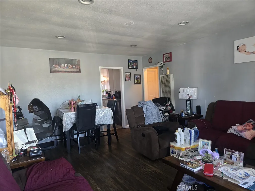 301 W Magnolia Street, Compton, California 90220 home-pic-4