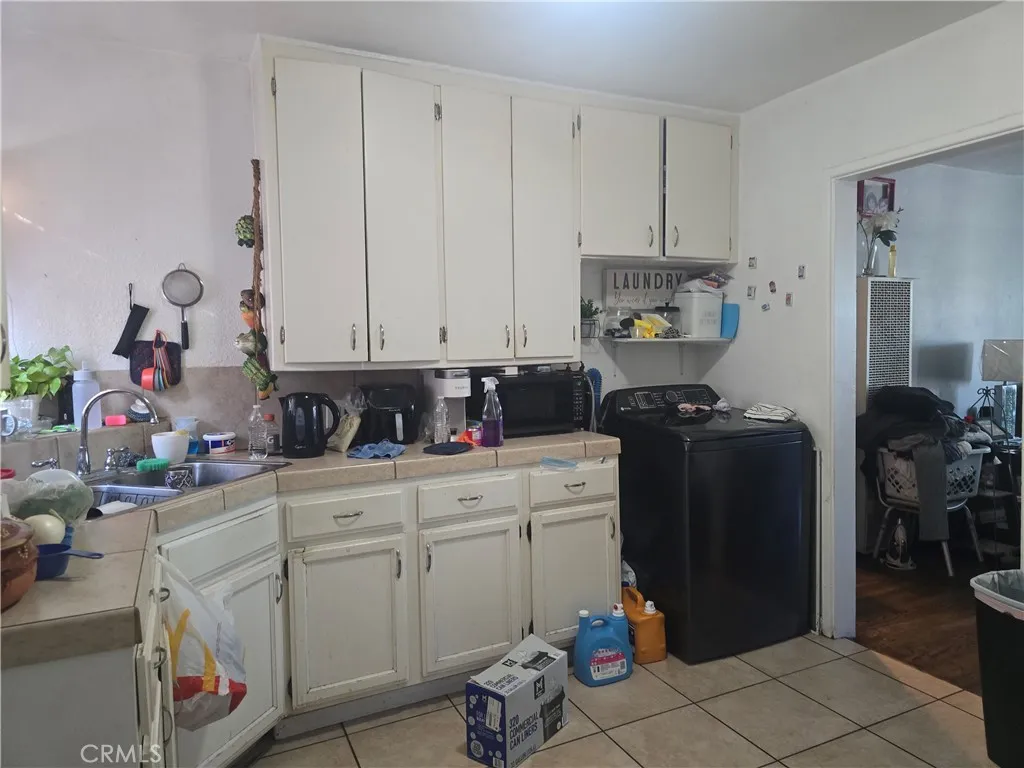 301 W Magnolia Street, Compton, California 90220 home-pic-8