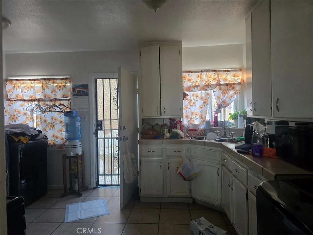 301 W Magnolia Street, Compton, California 90220 home-pic-6