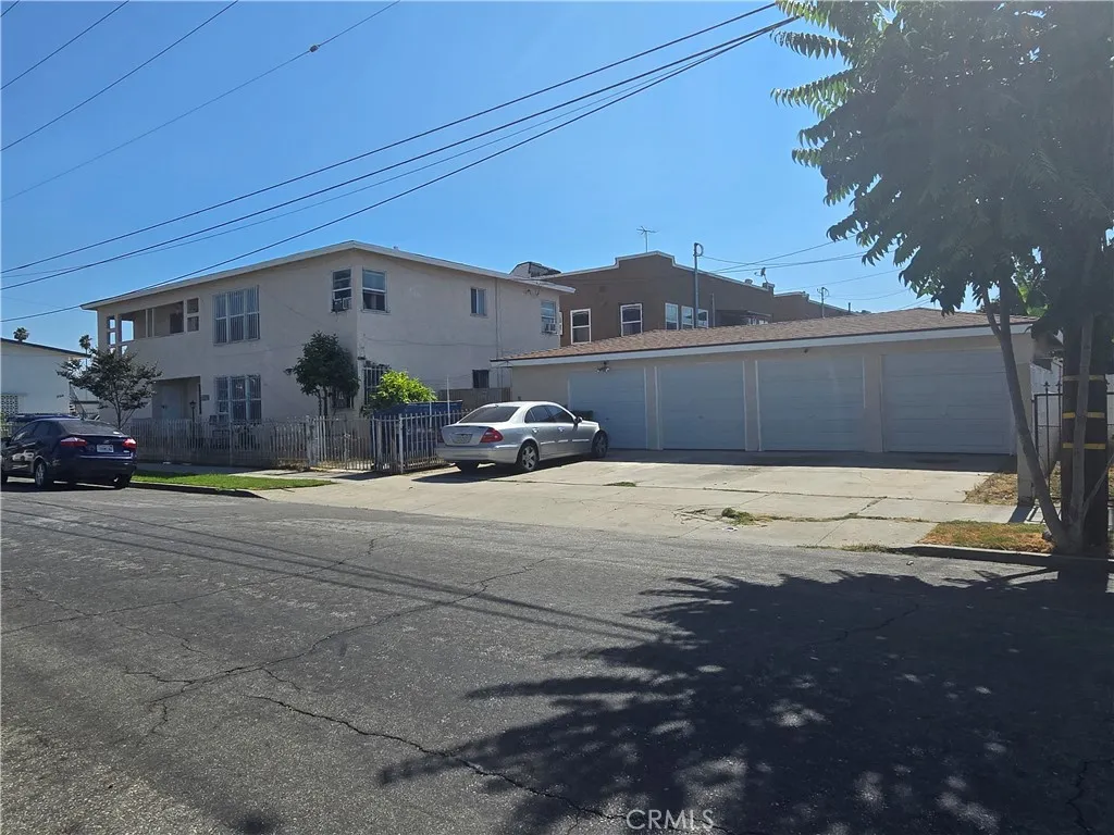 301 W Magnolia Street, Compton, California 90220 home-pic-2