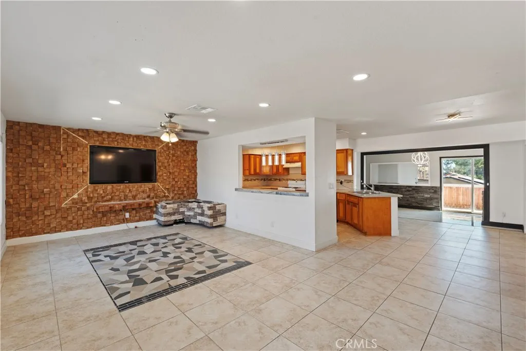 23859 South Road, Apple Valley, California 92307 home-pic-4