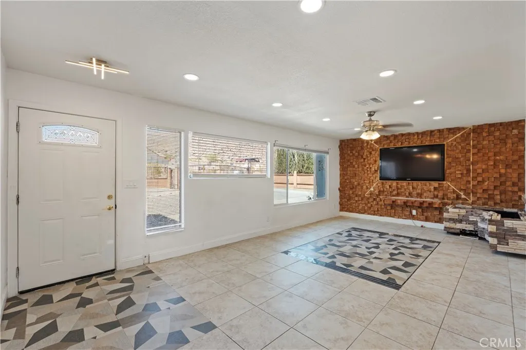 23859 South Road, Apple Valley, California 92307 home-pic-5