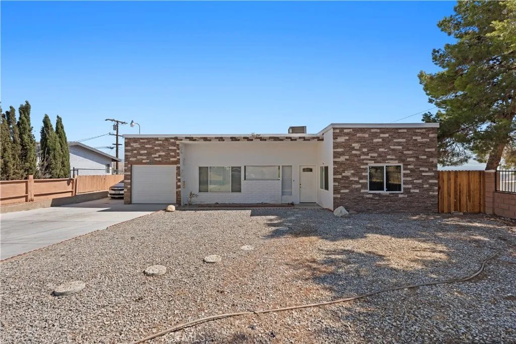 23859 South Road, Apple Valley, California 92307 home-pic-1