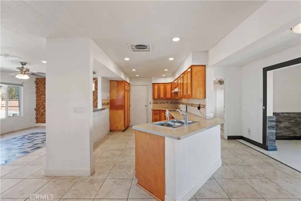 23859 South Road, Apple Valley, California 92307 home-pic-7