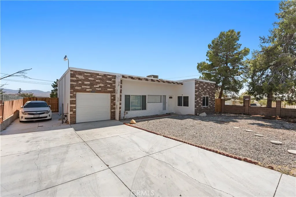23859 South Road, Apple Valley, California 92307 home-pic-2