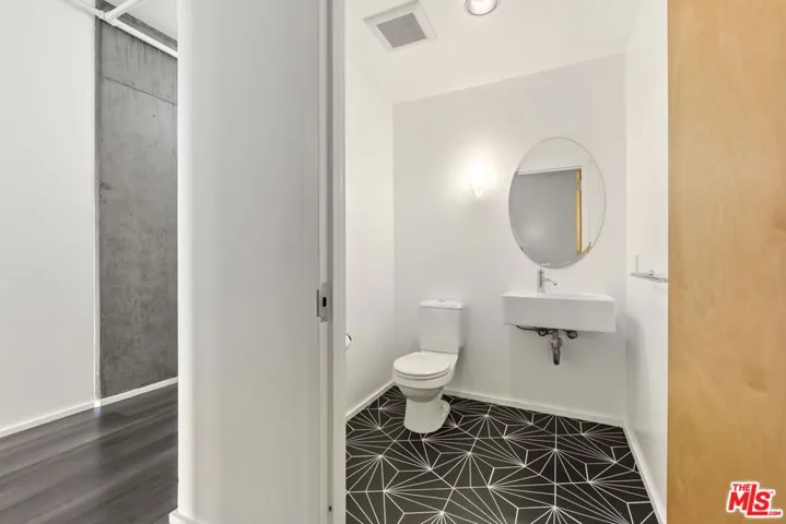 1111 S Grand Avenue 716, Los Angeles, California 90015