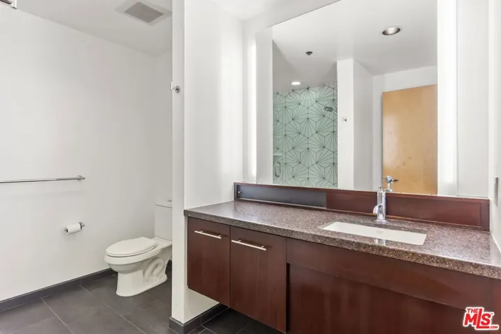 1111 S Grand Avenue 716, Los Angeles, California 90015