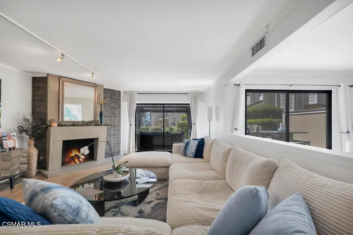 1218 S Westlake Blvd- HsHProd-14