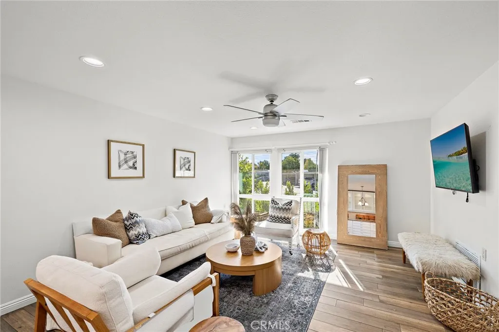 2119 U Via Puerta, Laguna Woods, California 92637 home-pic-2