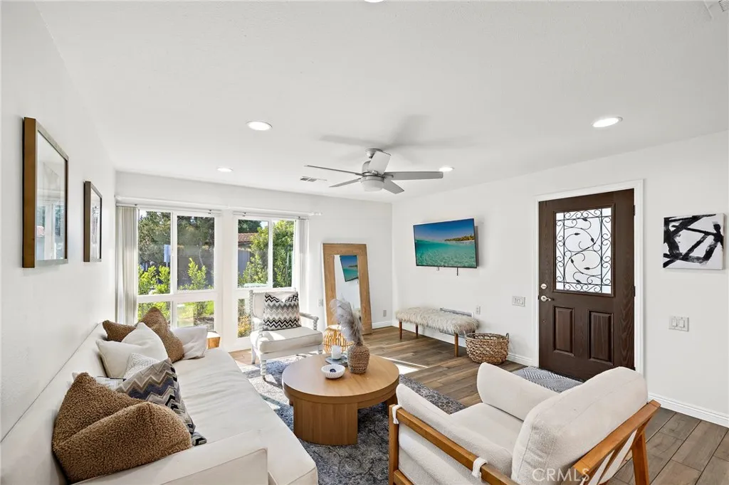 2119 U Via Puerta, Laguna Woods, California 92637 home-pic-3