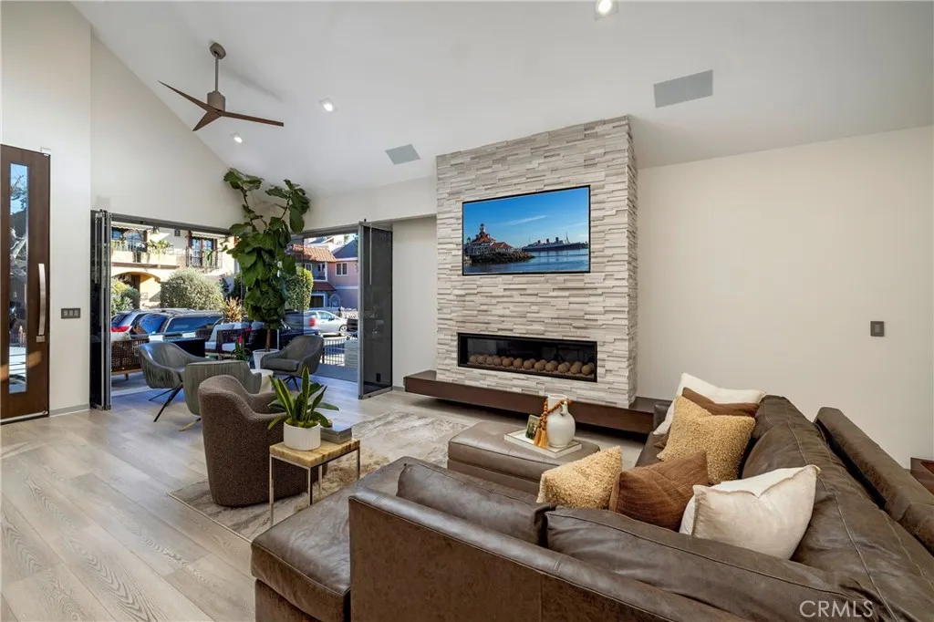 29 W Neapolitan, Long Beach, California 90803 home-pic-3