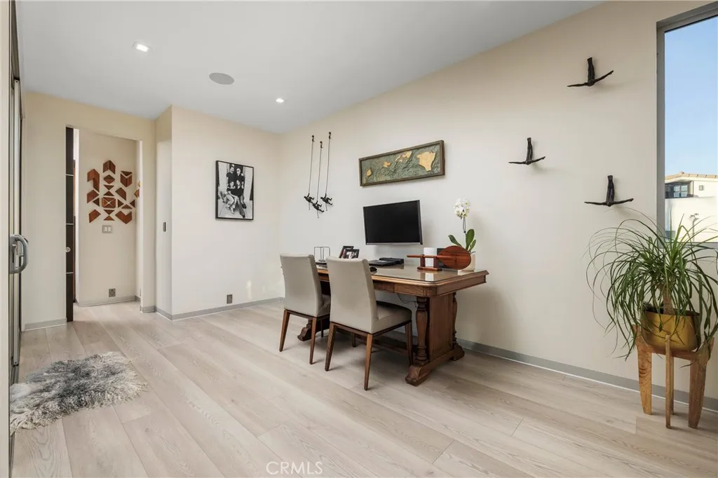 29 W Neapolitan, Long Beach, California 90803 home-pic-15