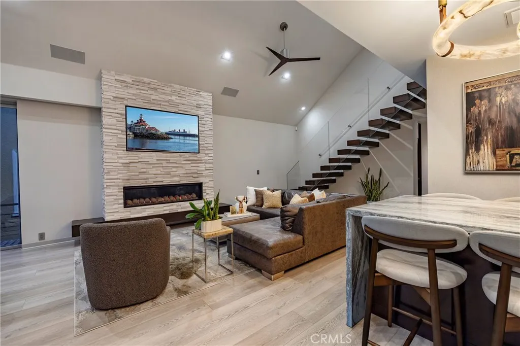 29 W Neapolitan, Long Beach, California 90803 home-pic-8