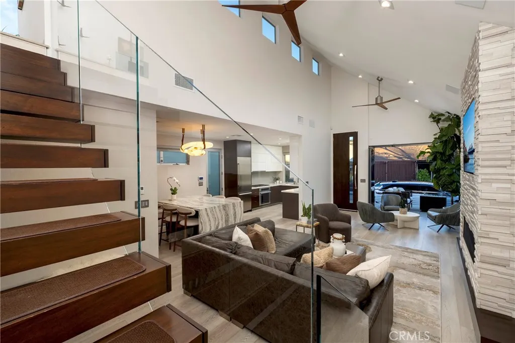 29 W Neapolitan, Long Beach, California 90803 home-pic-7