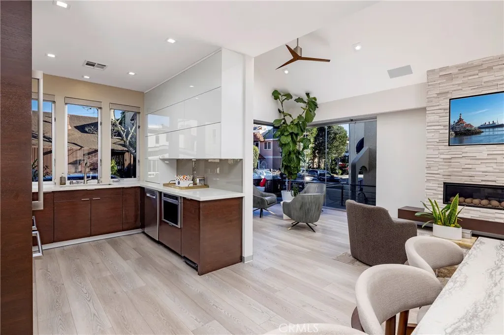 29 W Neapolitan, Long Beach, California 90803 home-pic-10