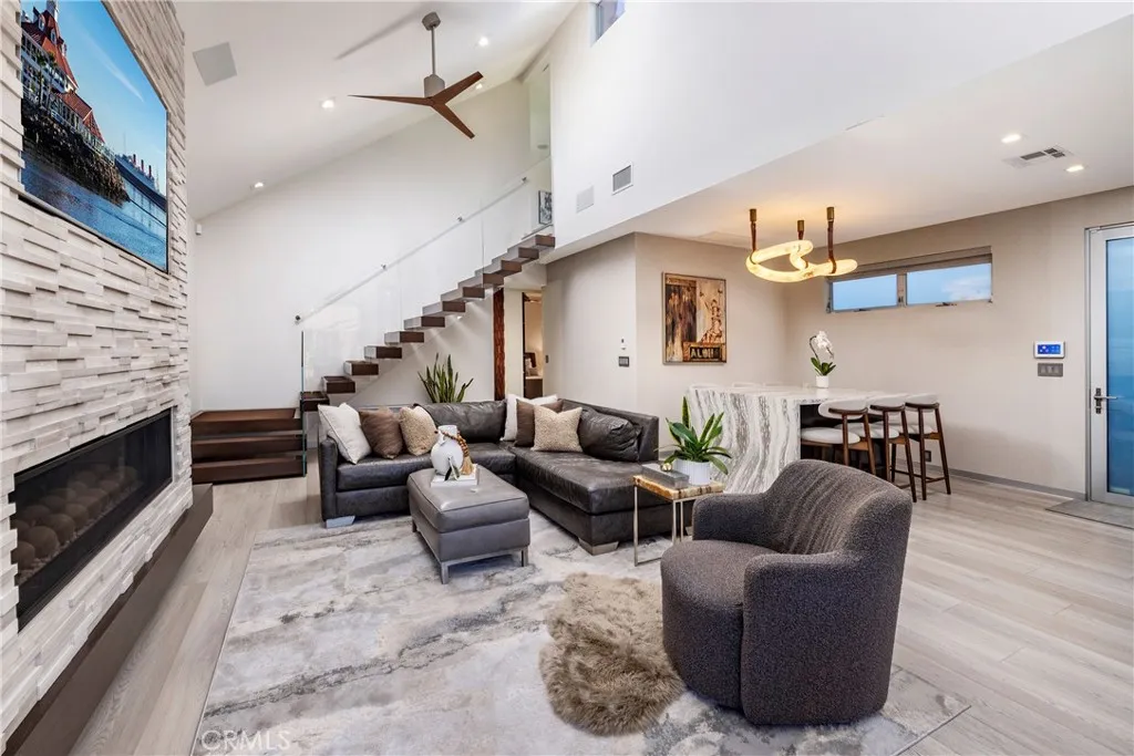 29 W Neapolitan, Long Beach, California 90803 home-pic-6