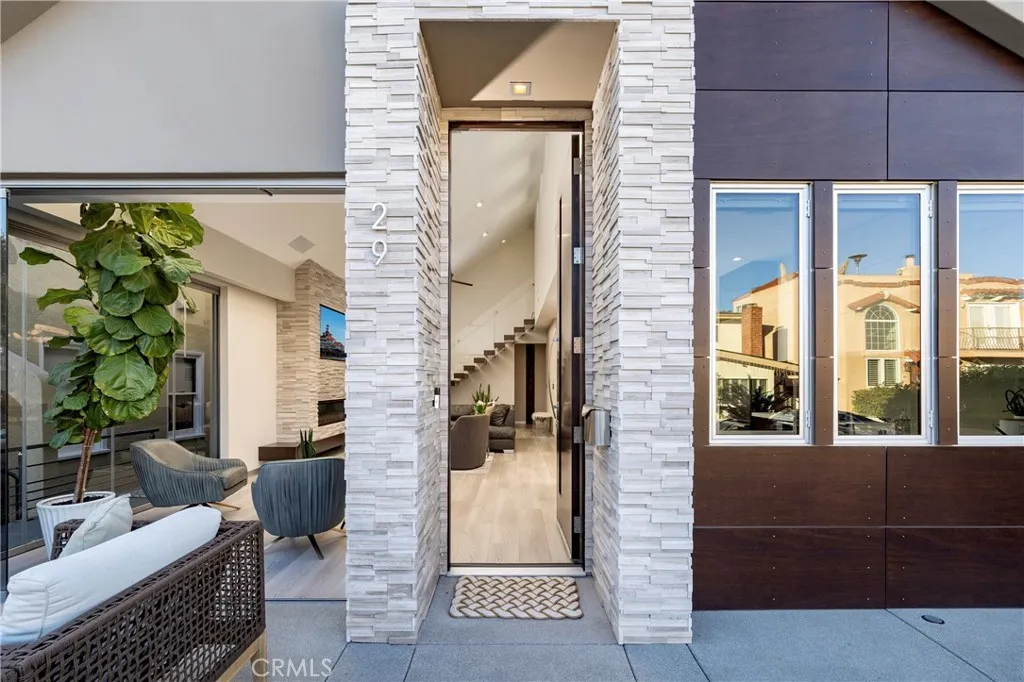 29 W Neapolitan, Long Beach, California 90803 home-pic-2