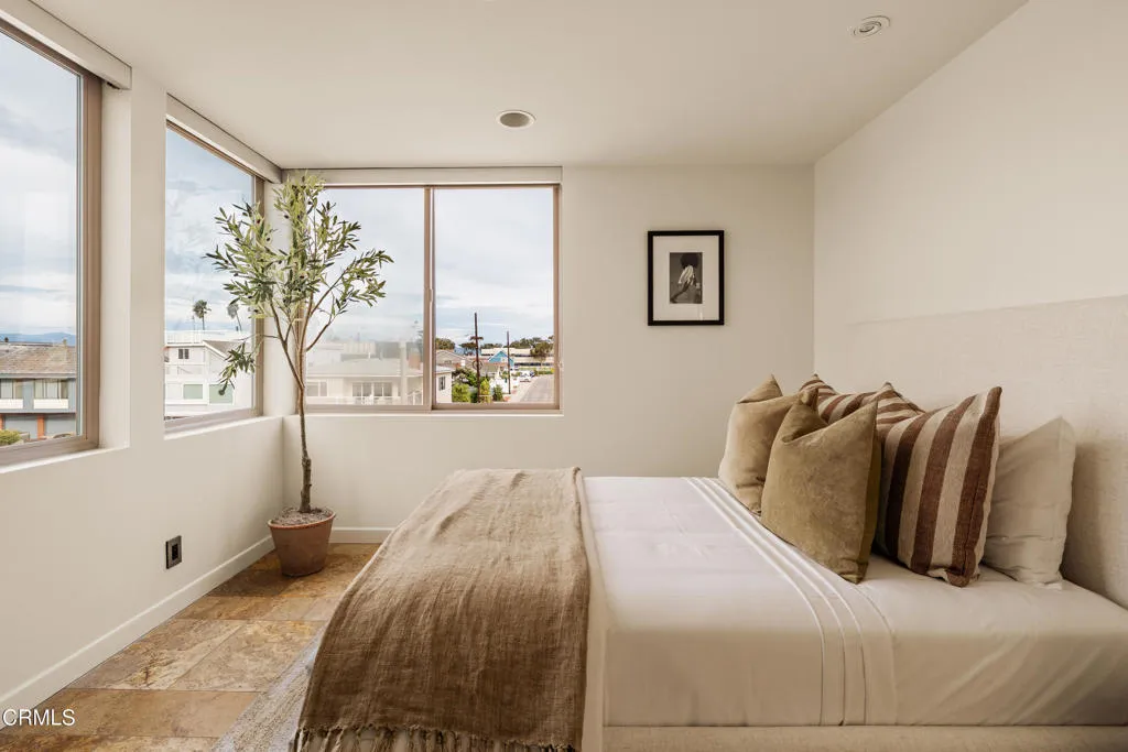 1825 Ocean Drive, Oxnard, California 93035 home-pic-17