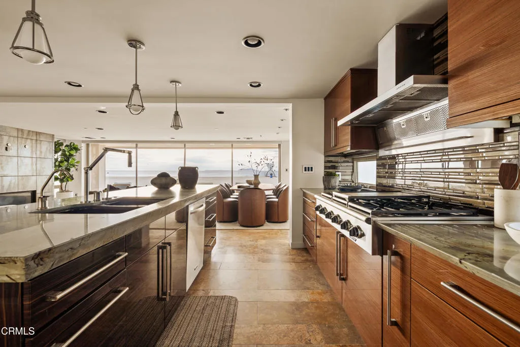 1825 Ocean Drive, Oxnard, California 93035 home-pic-10