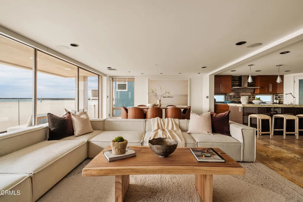 1825 Ocean Drive, Oxnard, California 93035 home-pic-3
