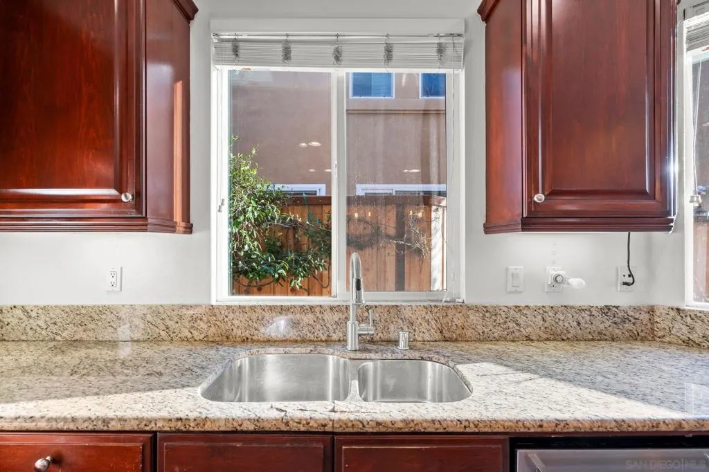 417 N Cedros Ave, Solana Beach, California 92075 home-pic-12