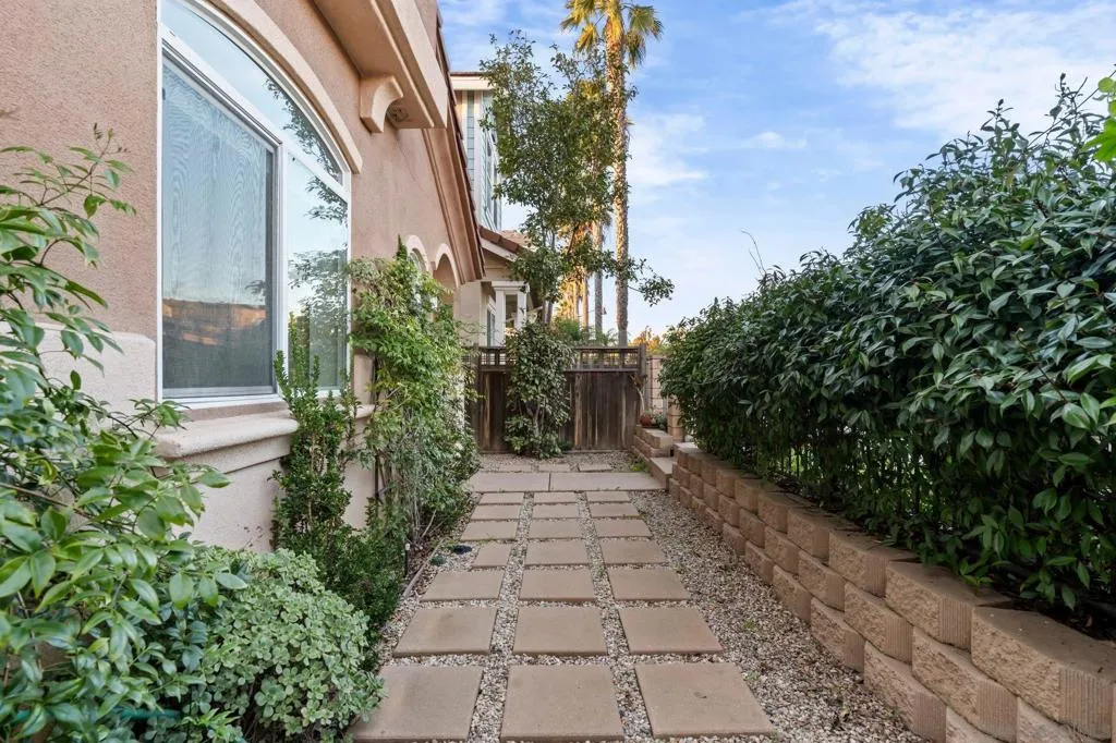 417 N Cedros Ave, Solana Beach, California 92075 home-pic-38