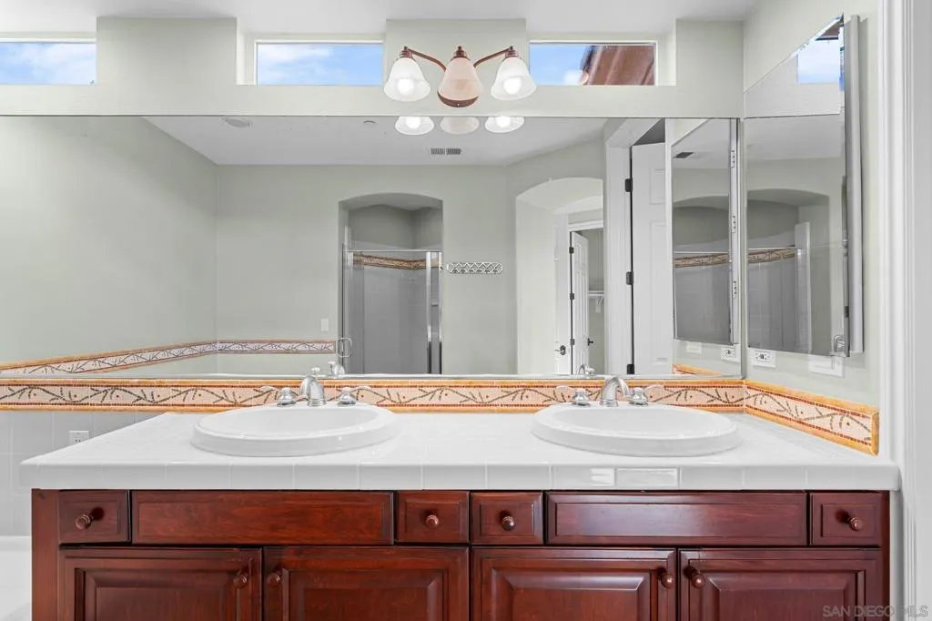 417 N Cedros Ave, Solana Beach, California 92075 home-pic-35