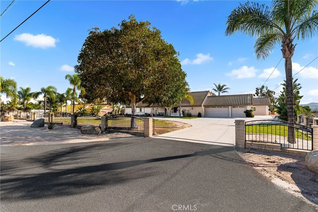 18165 Mariposa, Riverside, California 92508 home-pic-1