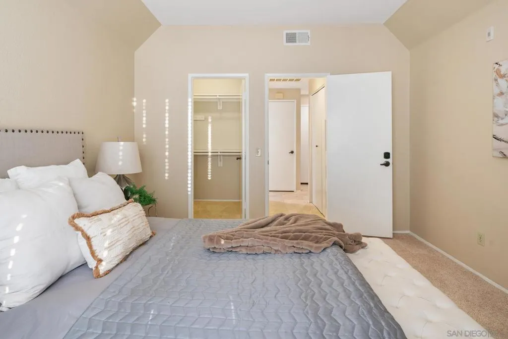 1950 Camino De La Reina 208, San Diego, California 92108 home-pic-19