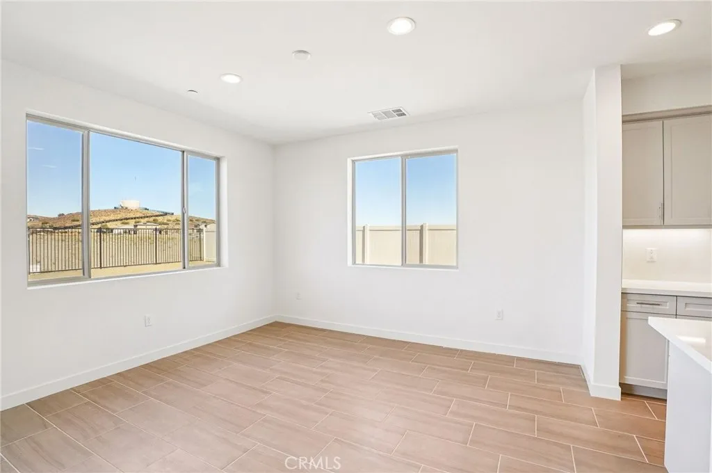 4033 Saddle Drive, Palmdale, California 93551 home-pic-3