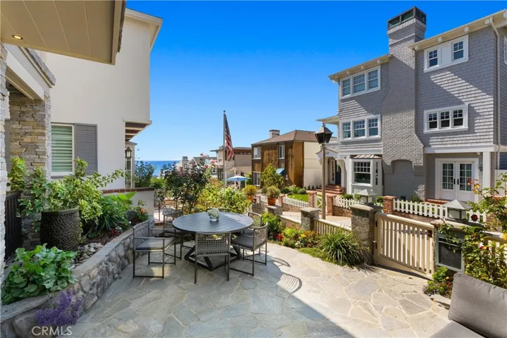 Front Patio Overlooking Walkstreet