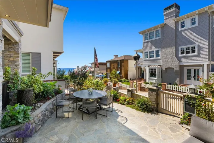 Front Patio Overlooking Walkstreet